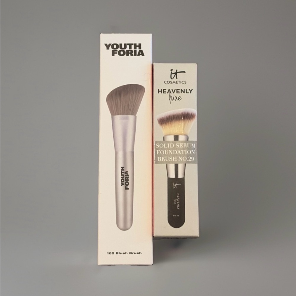 Youthforia 102 Blush Brush + IT Cosmetics Heavenly Luxe No. 29 Foundation Brush